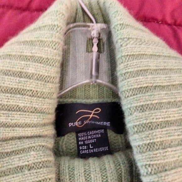 100 percent cashmere light olive heavy cable T-neck size L - Picture 2 of 6
